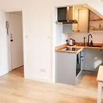 Cozy Seaside Hideaway With Free Parking